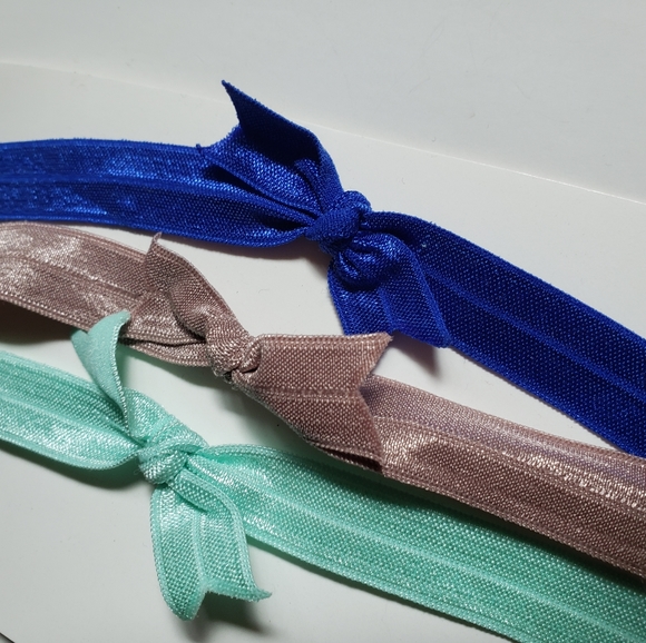 3/$20 Set of 3 baby girls bow headband hair accessories, Size Newborn NB - Picture 3 of 7